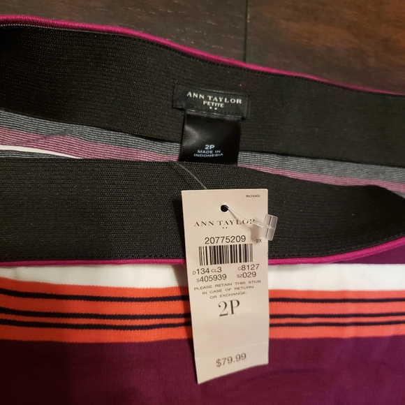 NWT Ann Taylor Stripped Fitted Skirt - Picture 2 of 2